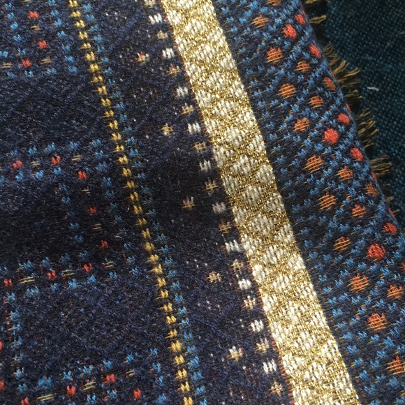 Reversible Cape with diamond pattern fringe - Picture 11 of 11